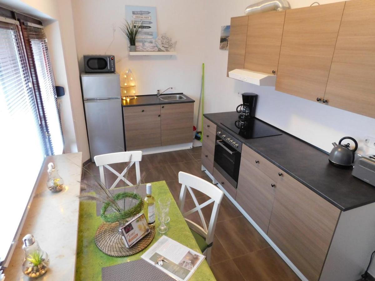 Ferienwohnung Im Erdgeschoss Mit Eingezaeunten Garten Und Terrasse Aurich Exterior foto